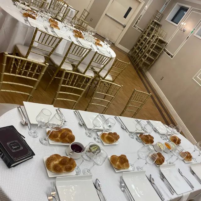 A Shabbos table set by Mashmanim