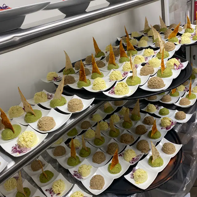 A Shabbos table set by Mashmanim