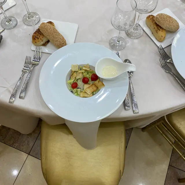 A sheva brachos table set by Mashmanim