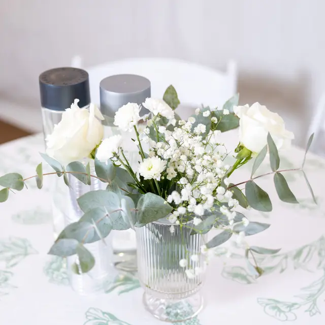 Flowers and centerpieces arranged by Mashmanim