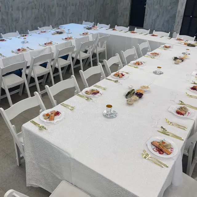 A Shabbos table set by Mashmanim