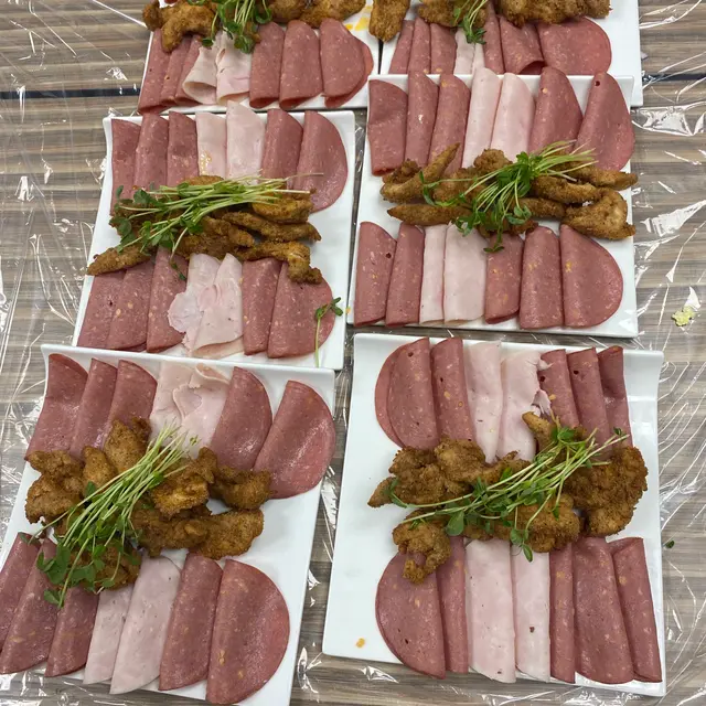 A Shabbos table set by Mashmanim