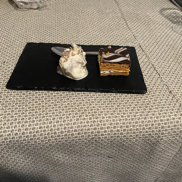A sheva brachos table set by Mashmanim