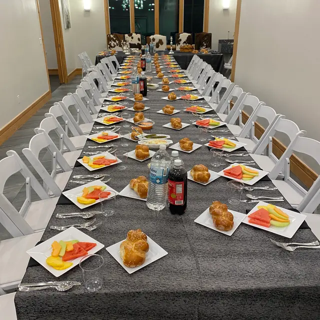 A sheva brachos table set by Mashmanim