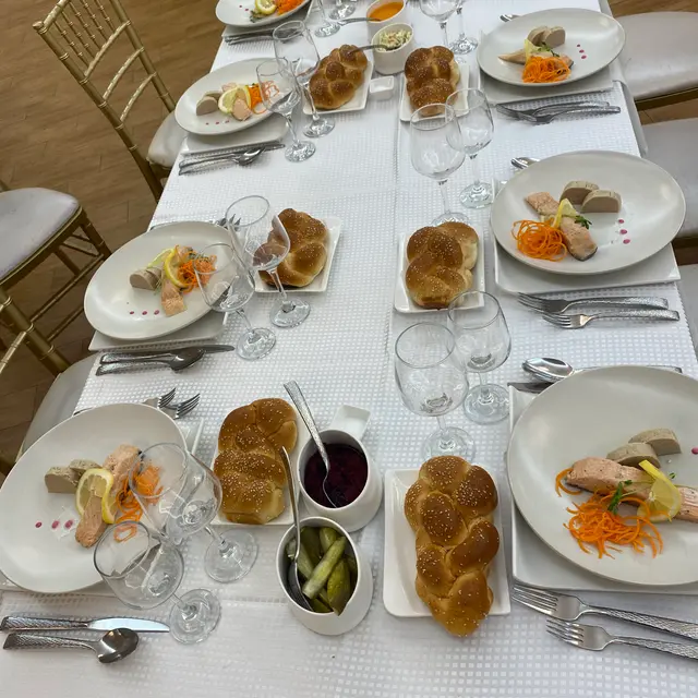 A Shabbos table set by Mashmanim